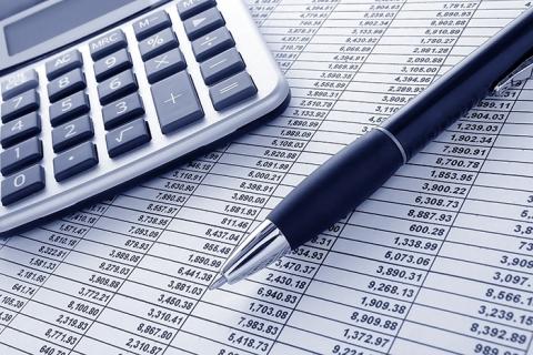 calcolatrice e penna