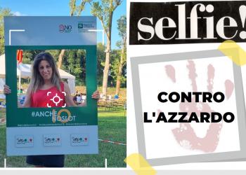 ragazza che fa selfie